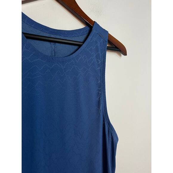 Men’s Lululemon Blue Tank with mountain like design size medium - Picture 4 of 4